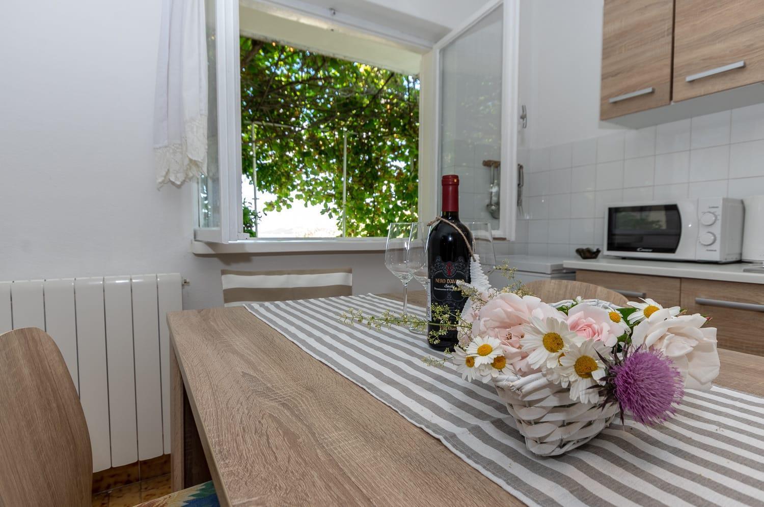 Apartma Nona Elza *